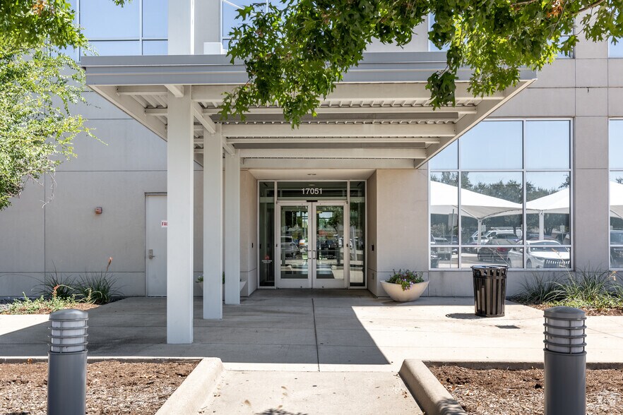 More Photos Of 17051 N Dallas Pky, Addison Medical For Lease