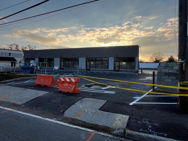 More Photos Of 401 Hicksville Rd, Bethpage Storefront Retail Office For Lease