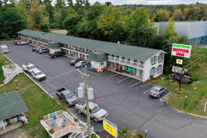 Primary Photo Of 2603 US Highway 41 W, Marquette Hotel For Sale