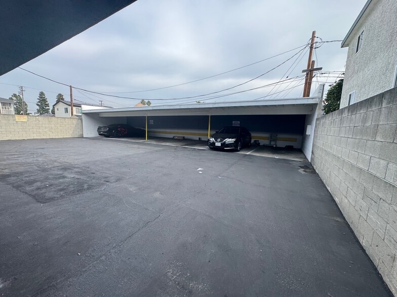 More Photos Of 13922 Yukon Ave, Hawthorne Apartments For Sale