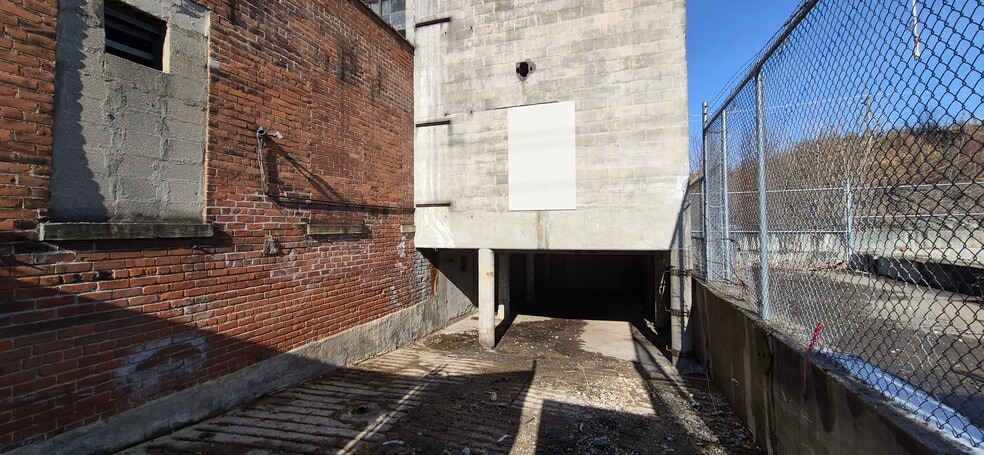 More Photos Of 550 Oliver St, Cincinnati Warehouse For Sale