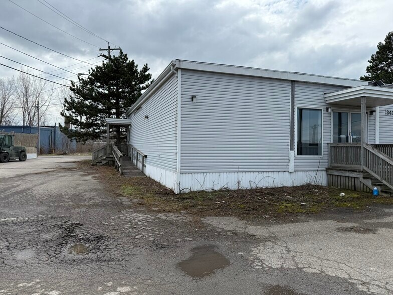 More Photos Of 3477 Hyde Park Blvd, Niagara Falls Office For Lease