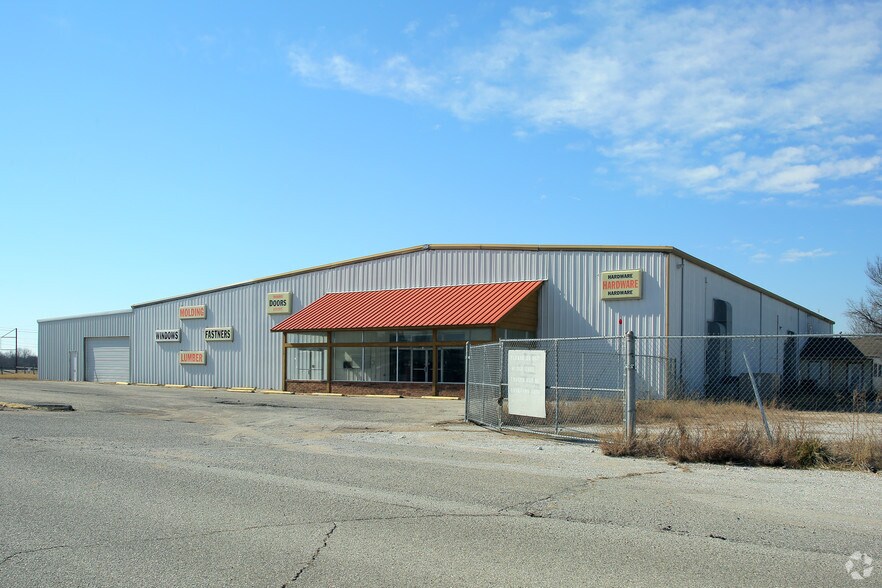 More Photos Of 102 Lanell Dr, Grove Freestanding For Lease