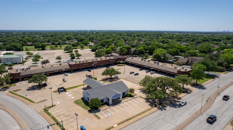 More Photos Of 109-189 W Harwood Rd, Hurst Unknown For Lease