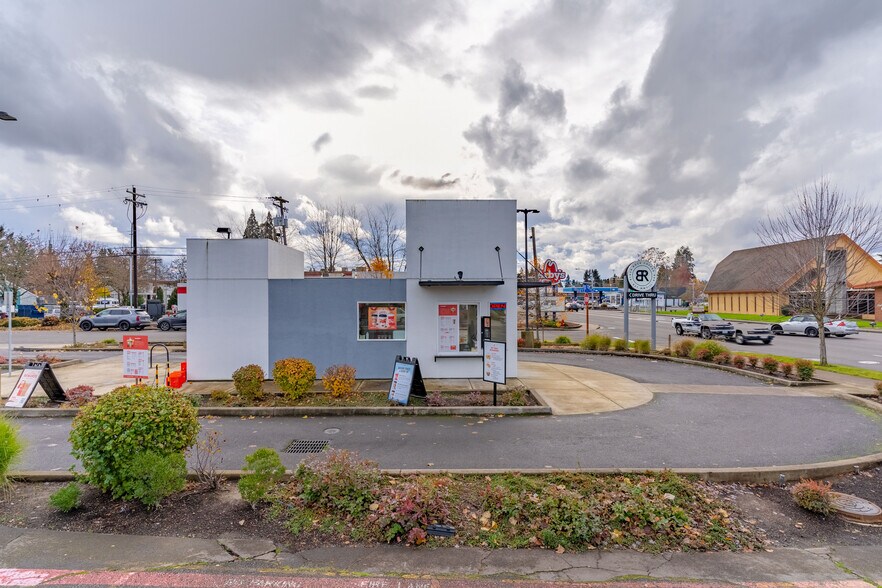 More Photos Of 4560 River Rd N, Keizer Restaurant For Sale