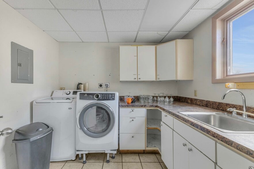 More Photos Of 14006 W Lake Rd, Vermilion Freestanding For Sale