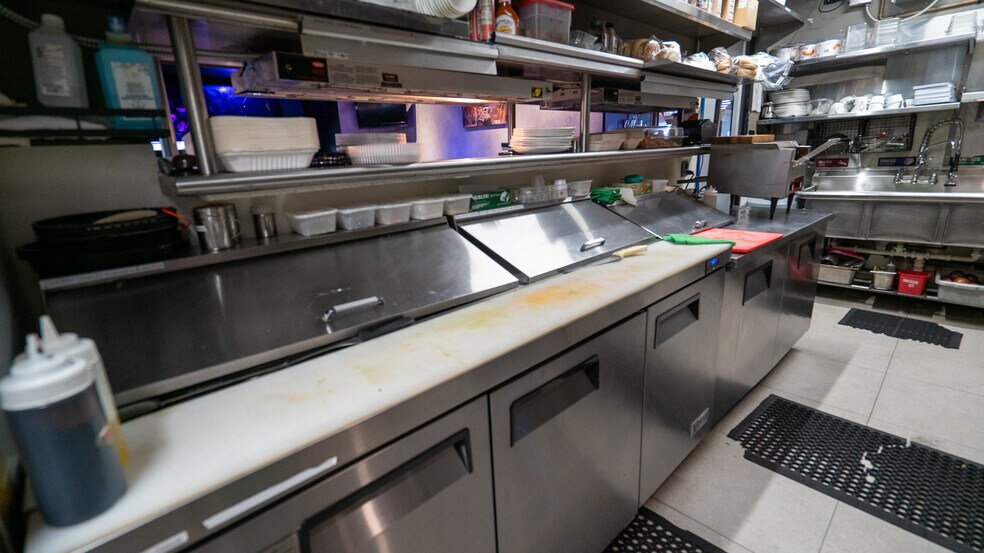 More Photos Of 201-205 NE 31st St, Oakland Park Restaurant For Lease