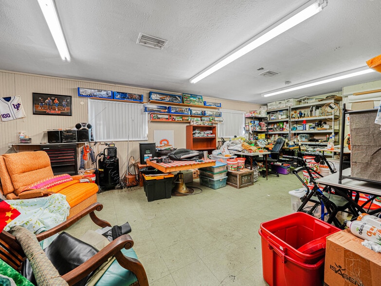 More Photos Of 109 N 3rd St, Eagle Lake Storefront Retail Office For Sale