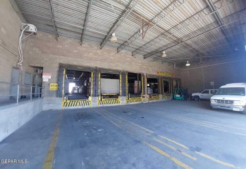 More Photos Of 3700 Durazno Ave, El Paso Light Distribution For Lease