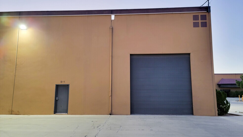 More Photos Of 17229 Lemon St, Hesperia Warehouse For Lease