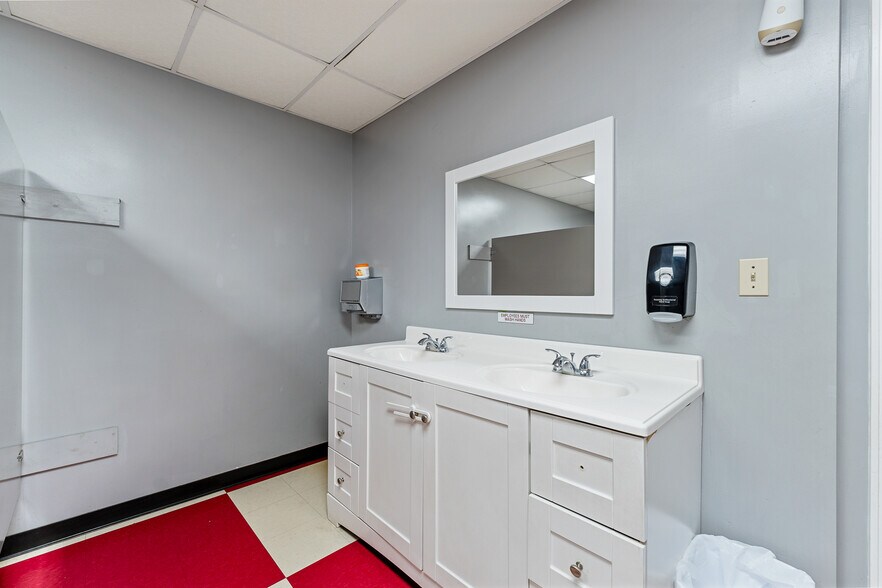More Photos Of 591 Merritts Creek Rd, Huntington Amusement Park For Sale
