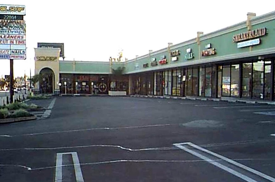 More Photos Of 22864-22898 Ventura Blvd, Woodland Hills Unknown For Lease