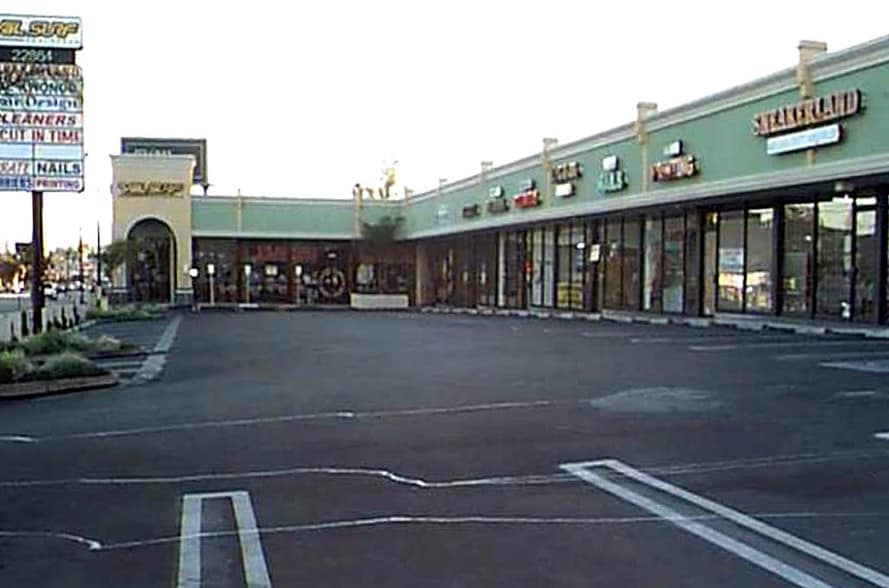 More Photos Of 22864-22898 Ventura Blvd, Woodland Hills Storefront For Lease