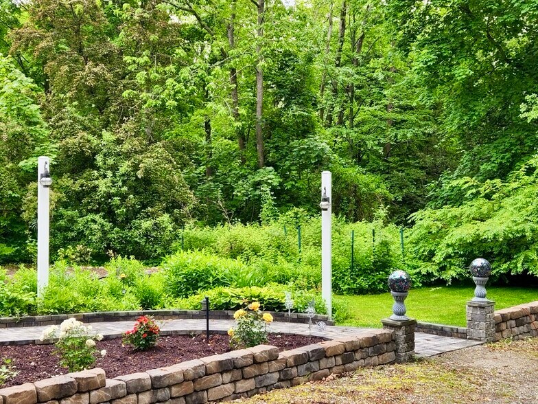 More Photos Of 82 Elm St, Camden Hospitality For Sale