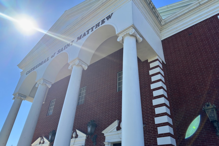 More Photos Of 9101 Airline Dr, Houston Religious Facility For Sale