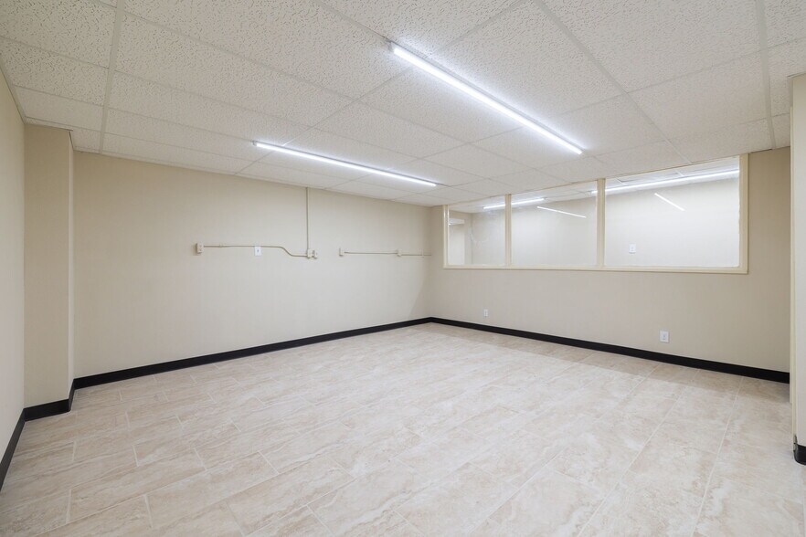 More Photos Of 2930 E Houston St, San Antonio Industrial For Sale