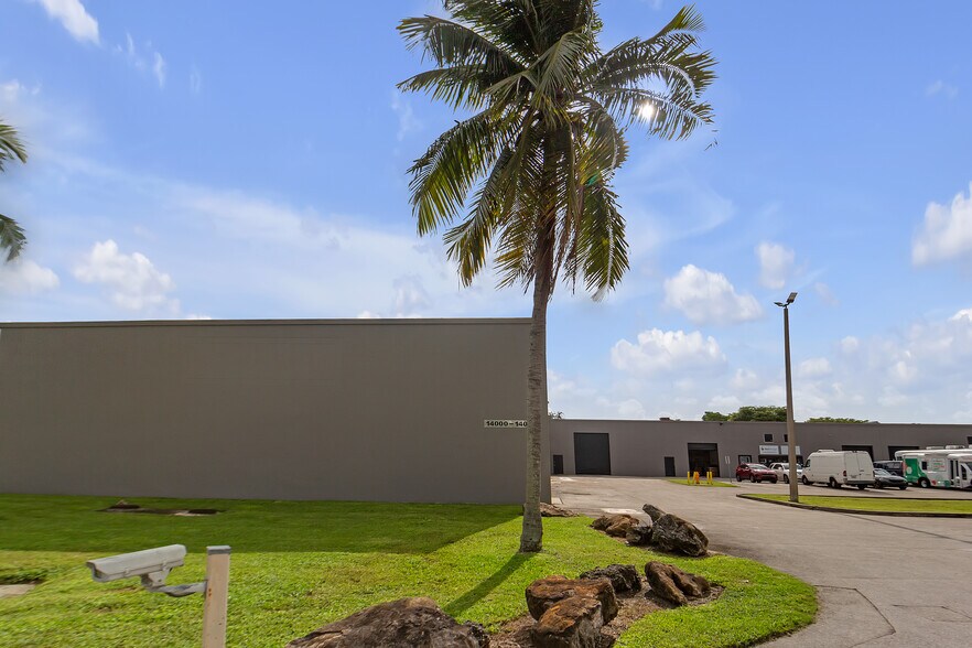 More Photos Of 14000-14048 SW 140th St, Miami Warehouse For Lease