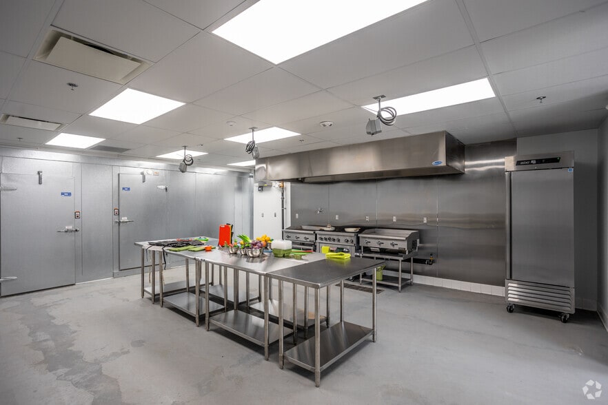 More Photos Of 1499 Regal Row, Dallas Restaurant For Lease