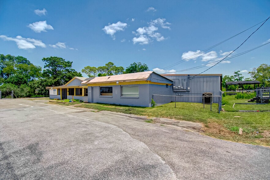 More Photos Of 3019 Dickinson Ave, Dickinson Freestanding For Sale