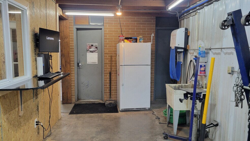 More Photos Of 115 N Marion St, Kirksville Auto Salvage Facility For Sale