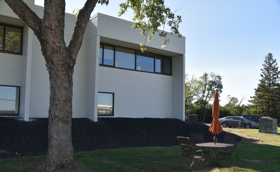 More Photos Of 9900 Carver Rd, Blue Ash Office For Lease