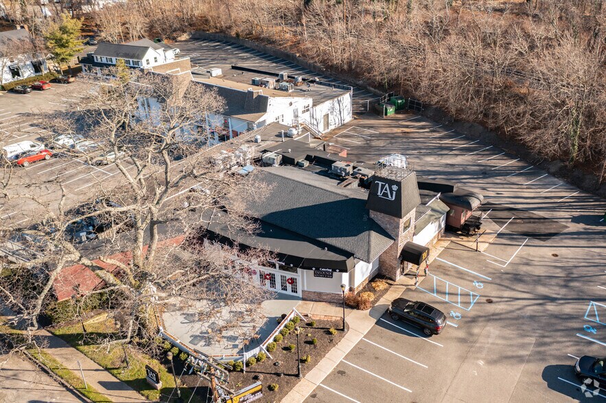 More Photos Of 10 S Woods Corner Rd, East Setauket Restaurant For Lease