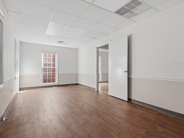 More Photos Of 825 Majestic Ct, Gastonia Medical For Lease