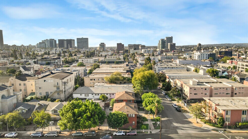 More Photos Of 204 S Serrano Ave, Los Angeles Apartments For Sale