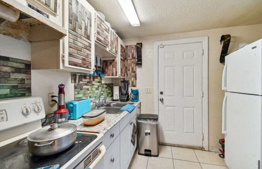 More Photos Of 4507-4517 E Giddens Ave, Tampa Multifamily For Sale