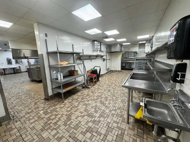 More Photos Of 1285 N High St, Hillsboro Restaurant For Sale