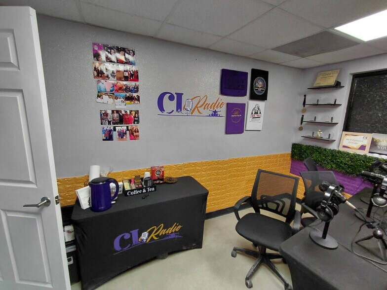 More Photos Of 9025 Cullen Blvd, Houston Unknown For Lease