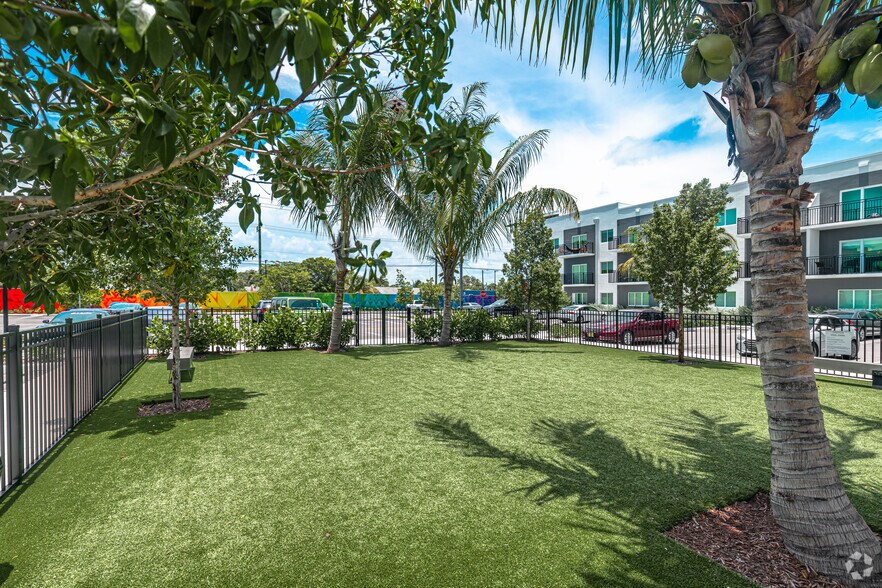 More Photos Of 1601 N Dixie Hwy, Lake Worth Apartments For Lease