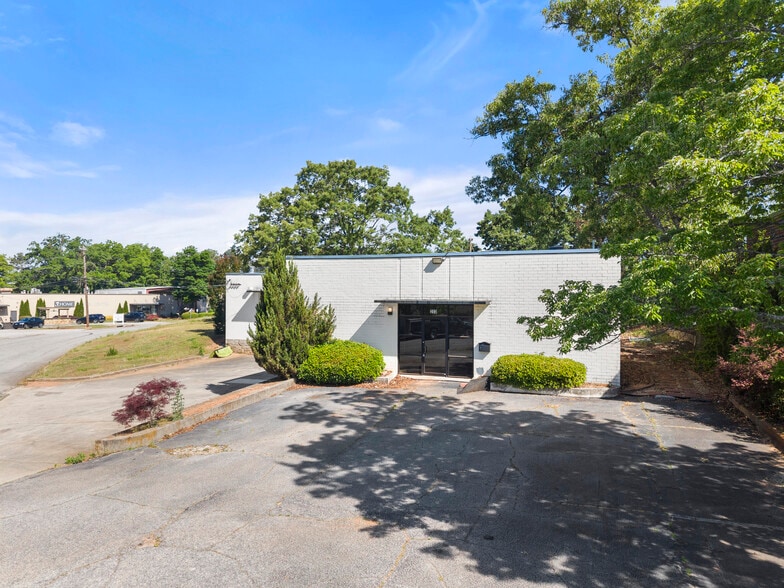 More Photos Of 203 Rio Cir, Decatur Light Distribution For Lease