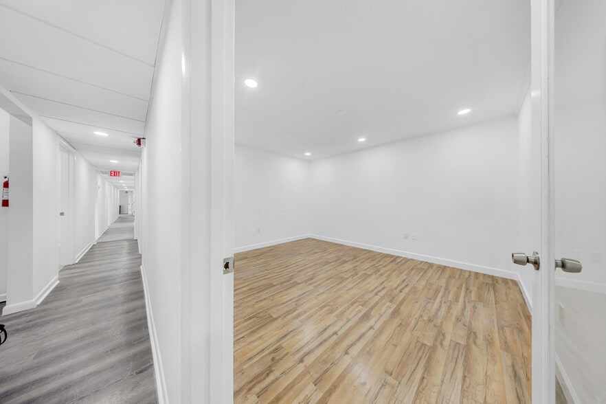 More Photos Of 7550 W 2nd Ct, Hialeah Warehouse For Lease