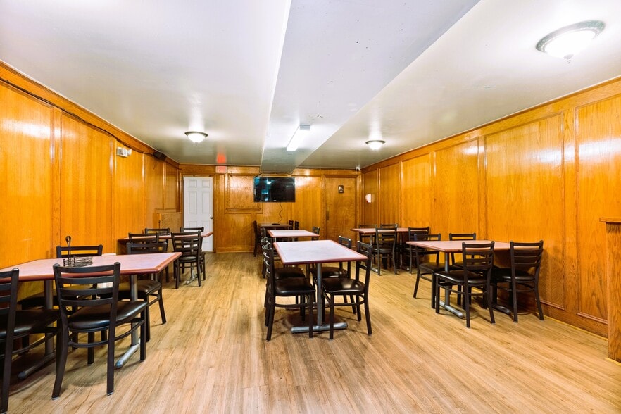 More Photos Of 616 North Ave, Pittsburgh Bar For Sale