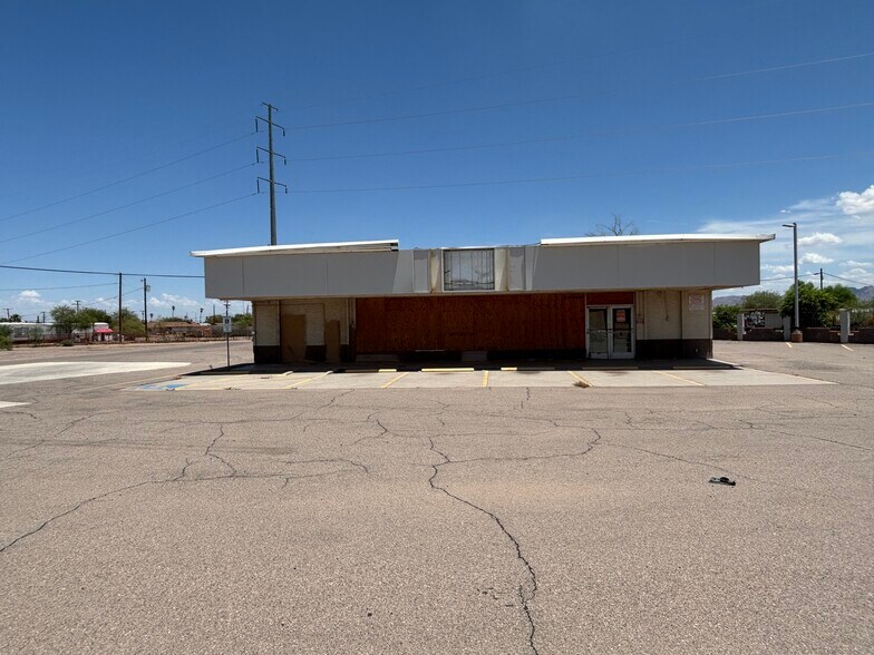 Primary Photo Of 612 W Frontier St, Eloy Convenience Store For Sale