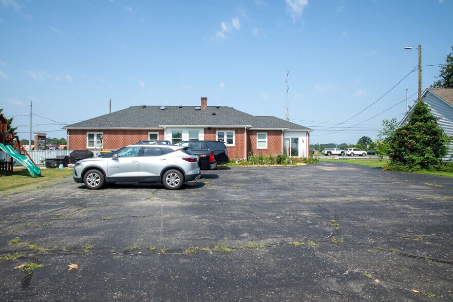 More Photos Of 719 S DuPont Blvd, Milford Flex For Sale