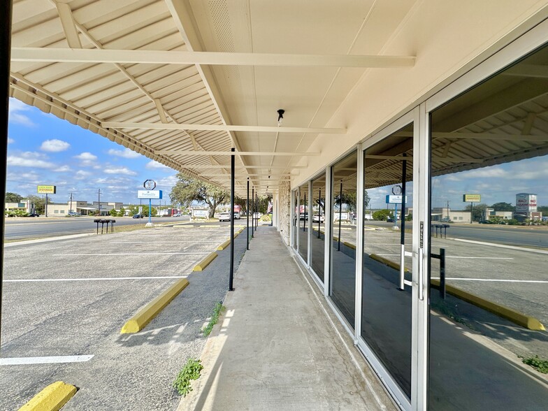 More Photos Of 7205 Bandera Rd, San Antonio Unknown For Lease
