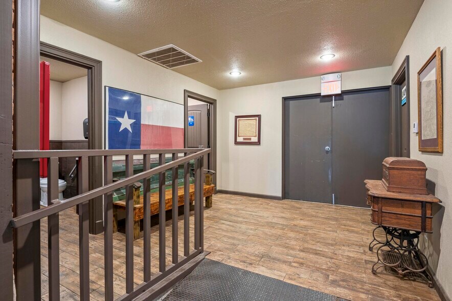 More Photos Of 412-414 Main St, Windom Restaurant For Sale