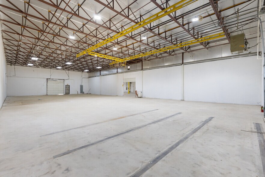 More Photos Of 3623-3625 E Vickery Blvd, Fort Worth Warehouse For Sale
