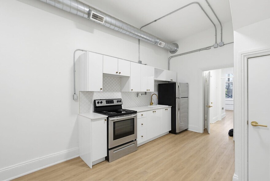 More Photos Of 183 King St E, Hamilton Storefront Retail Residential For Sale