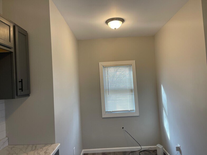 More Photos Of 8443 Chalfonte St, Detroit Flex For Sale