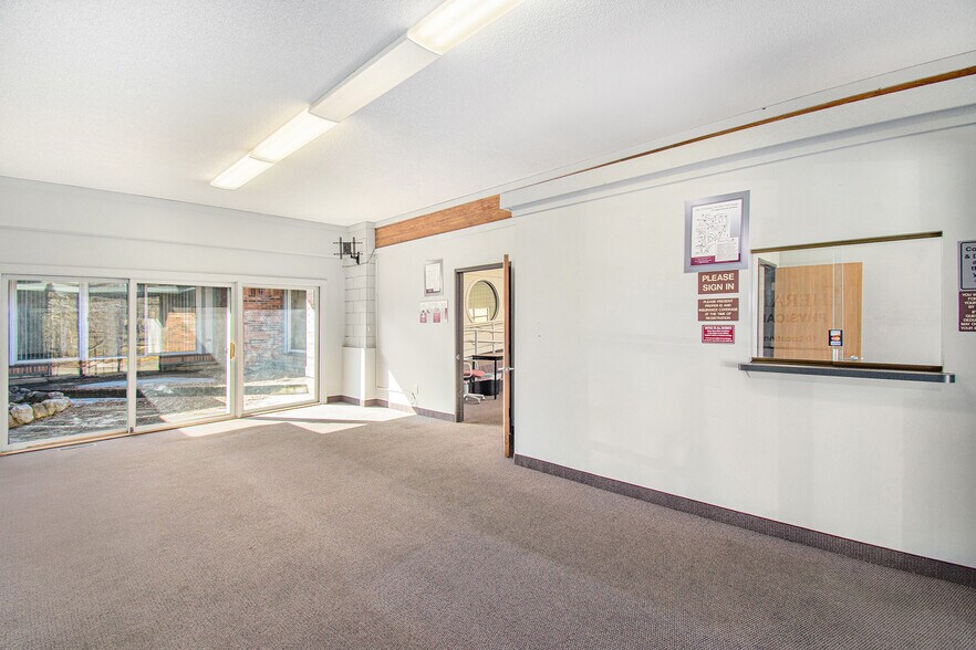 More Photos Of 18340 Middlebelt Rd, Livonia Office For Sale
