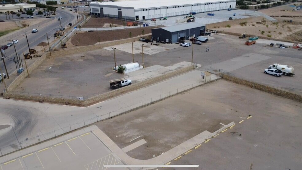 More Photos Of 8000 Escobar Dr, El Paso Land For Lease