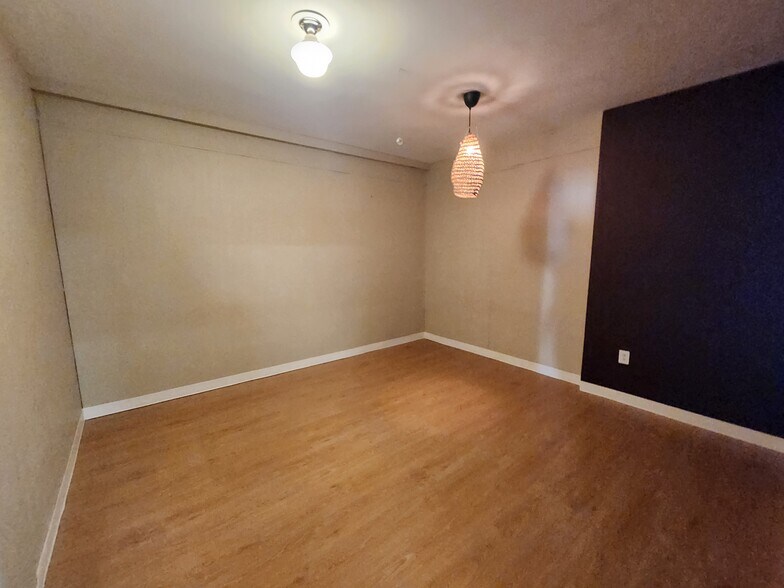 More Photos Of 953 S Raymond Ave, Pasadena Service For Lease