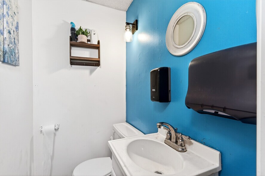 More Photos Of 5476-5478 Broadway St, Lancaster Storefront Retail Residential For Sale