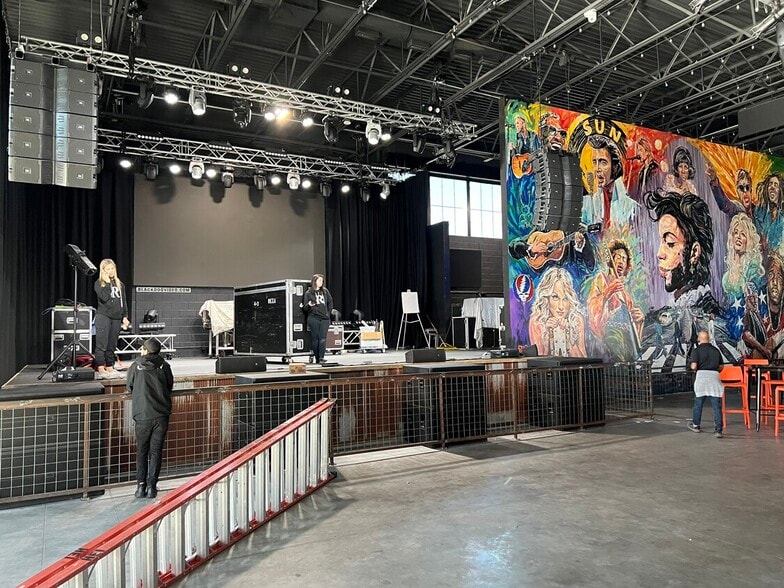 More Photos Of 3615 N Steele Blvd, Fayetteville Bar For Sale