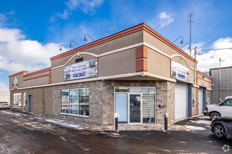 Primary Photo Of 1964-1990 Boul Saint-Elzéar O, Laval Storefront For Lease