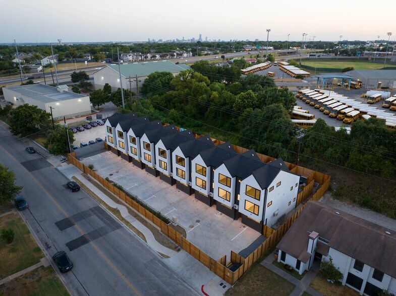More Photos Of 7104 Creekside Dr, Austin Apartments For Sale