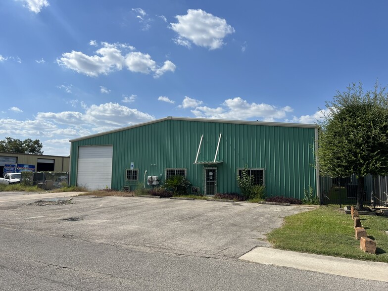 Primary Photo Of 713 Nebraska St, South Houston Light Manufacturing For Sale